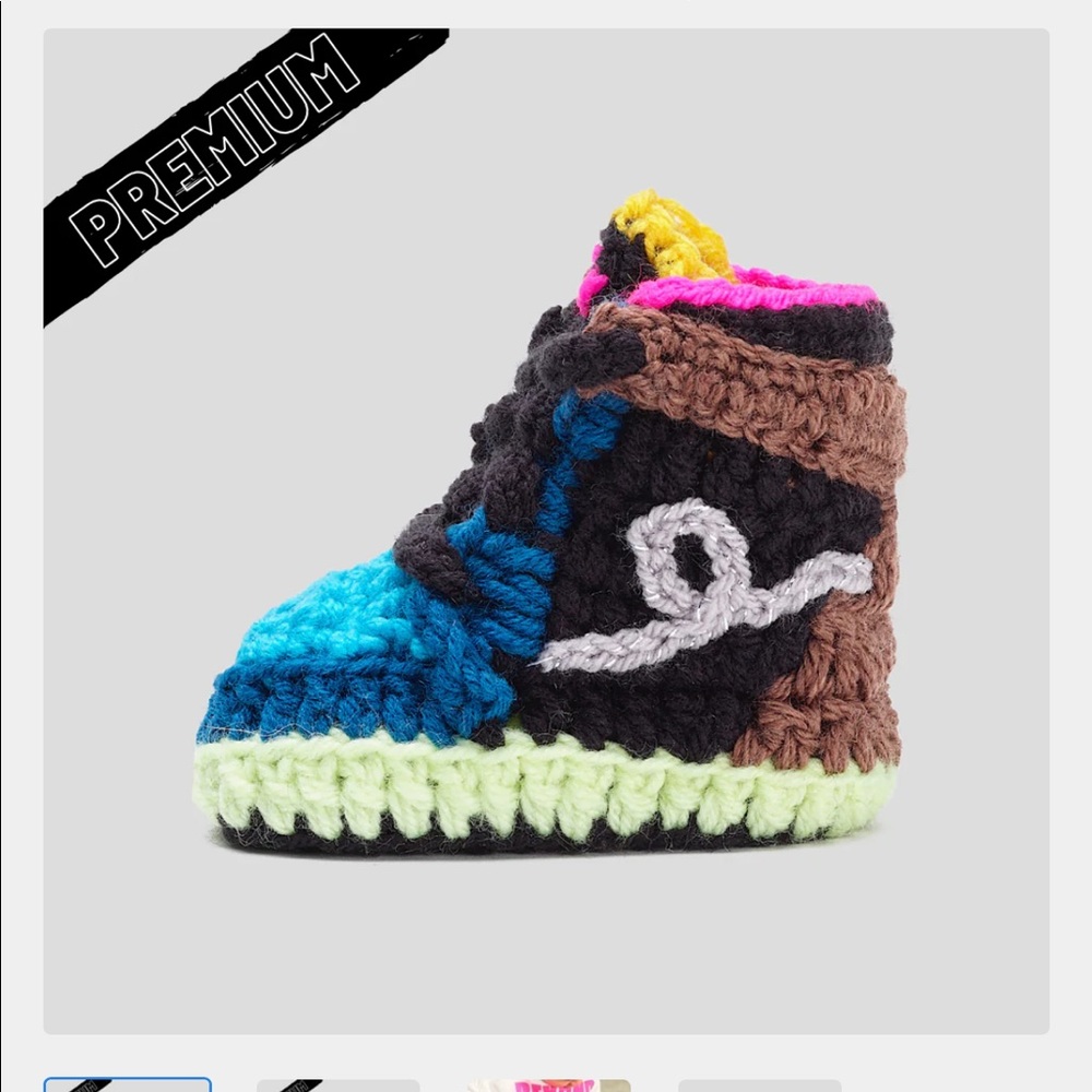 NWOT Crochet Baby Booties